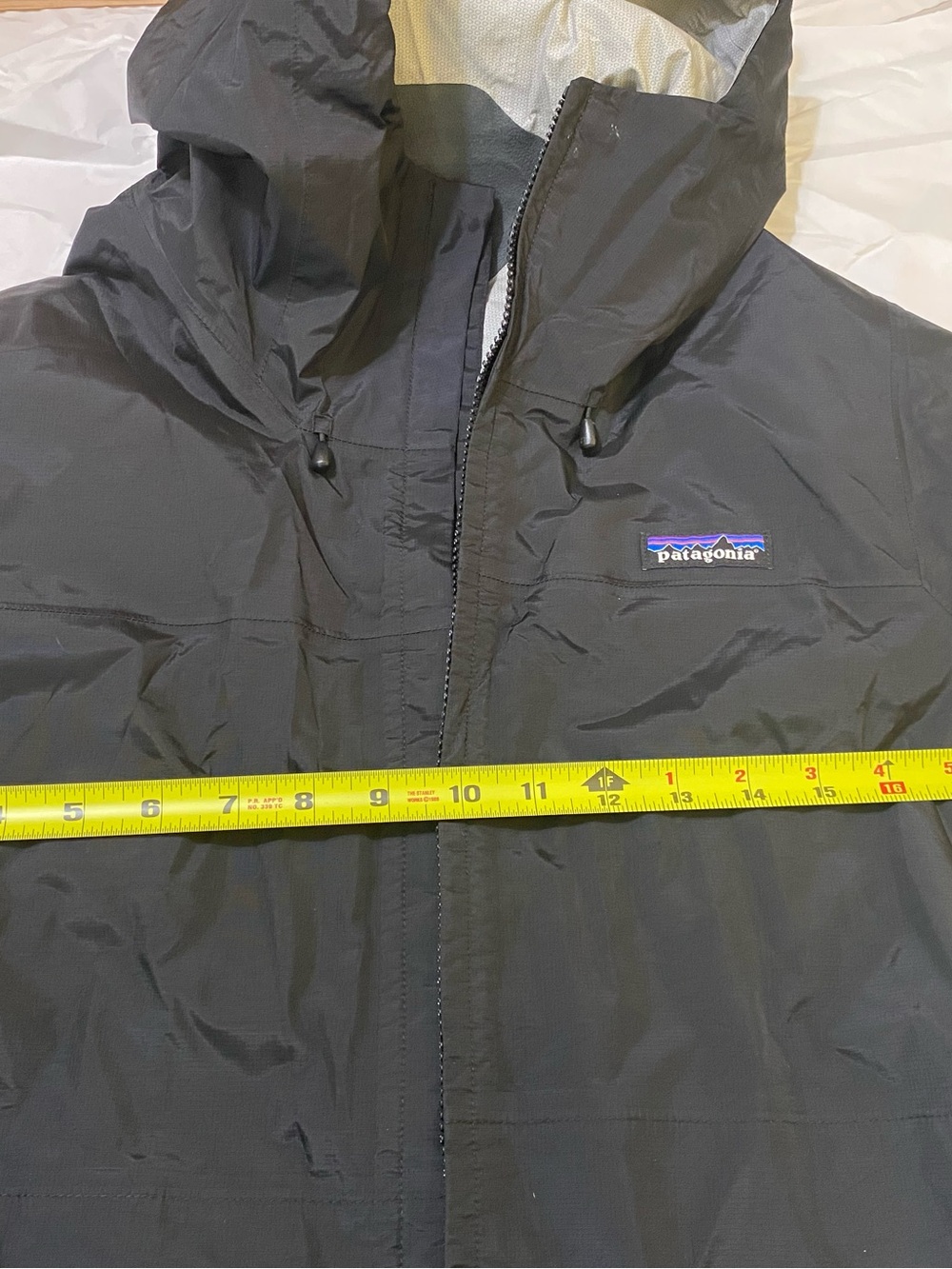 Patagonia Black Hooded Rain Shell Jacket - Picture 3 of 6